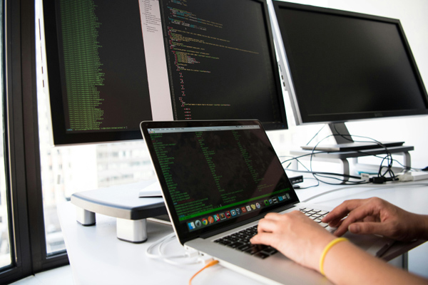 科創(chuàng)新源：目前公司熱管理相關(guān)產(chǎn)品可應(yīng)用于新能源汽車和儲(chǔ)能系統(tǒng)、家用電器、數(shù)據(jù)中心等領(lǐng)域:家用電器公司